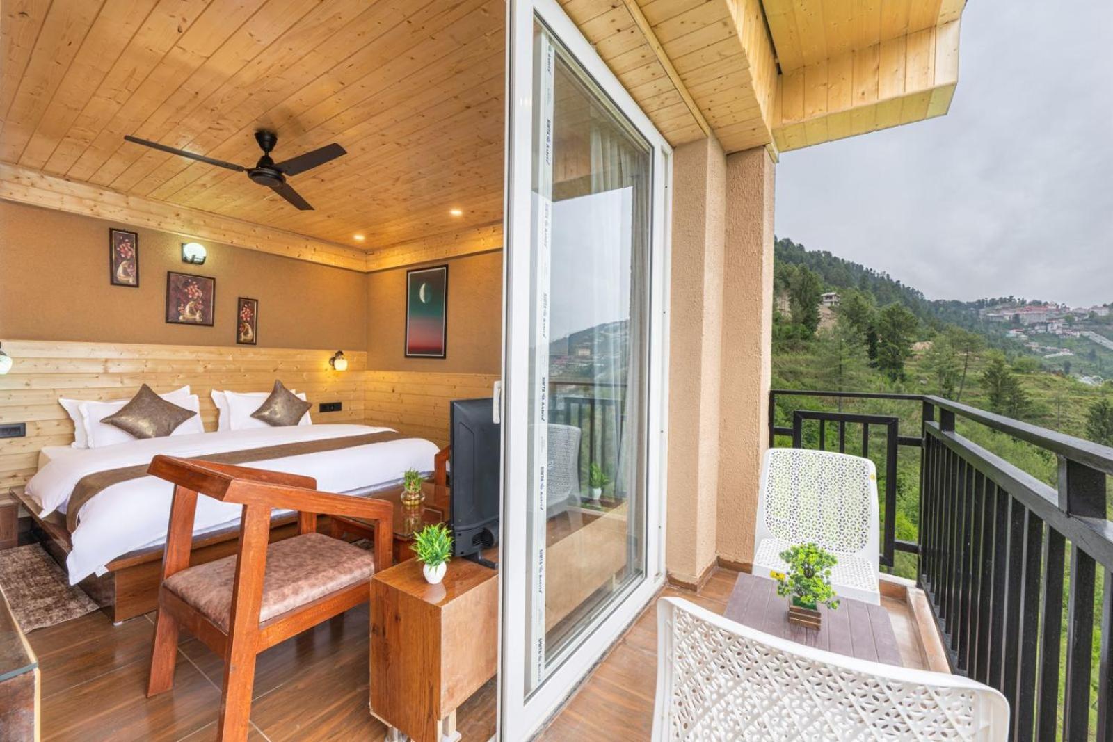 The Kufri Retreat I Vacations I Conference I Mice I Family Events I Open Air Terrace I Sky Bonfire I Wooden Rooms With Pvt Balconies I Kufri By Exotic Stays Shimla Exterior photo